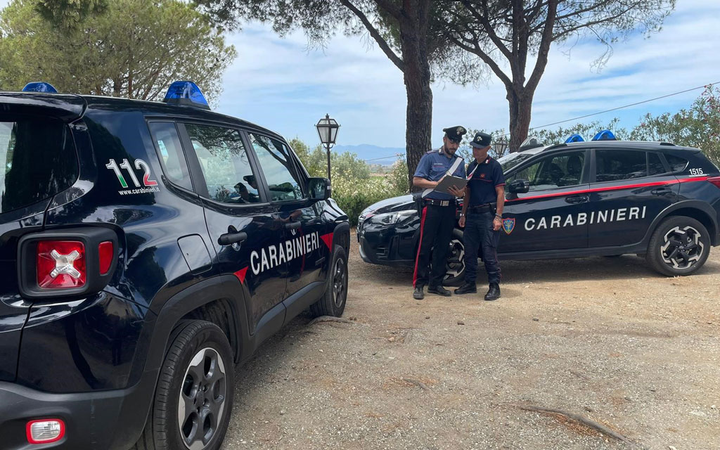 Abbandonano rifiuti e auto vicino fiumara nel Reggino: 7 denunce dei carabinieri