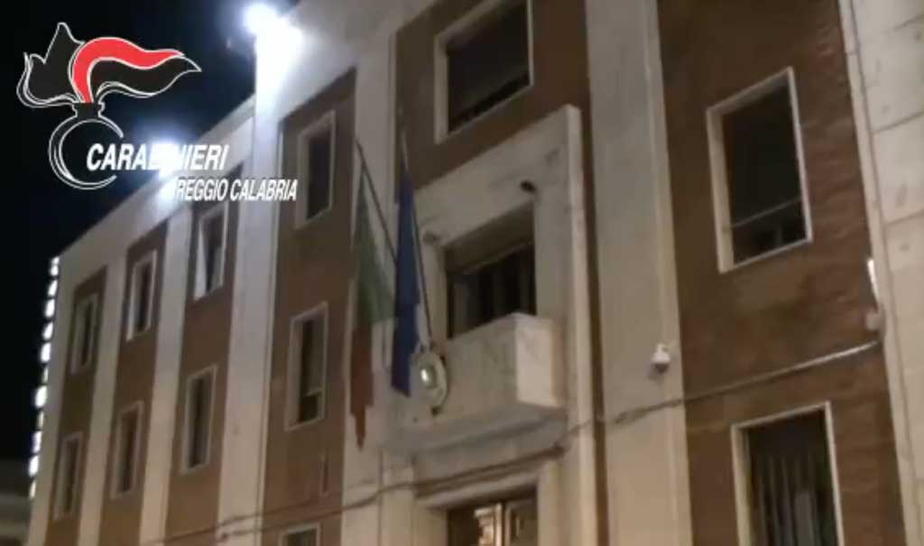 Traffico di droga e riciclaggio di denaro da conti correnti hackerati, arresti nel reggino