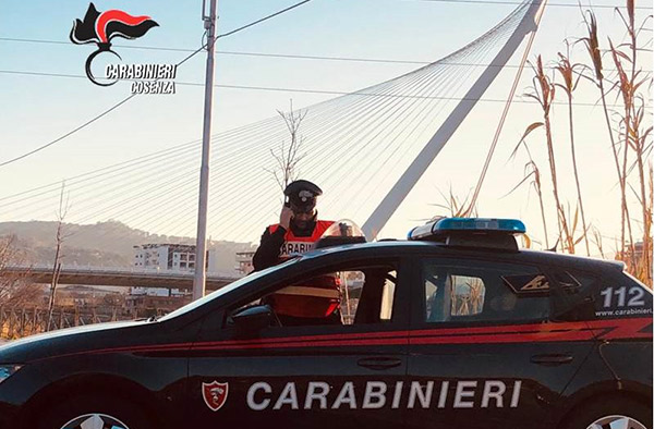 Uomo ai domiciliari vendeva marijuana a 17enne a Cosenza, arrestato 