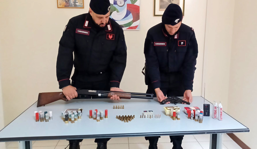 Ricettazione e detenzione abusiva di armi: un arresto a Girifalco