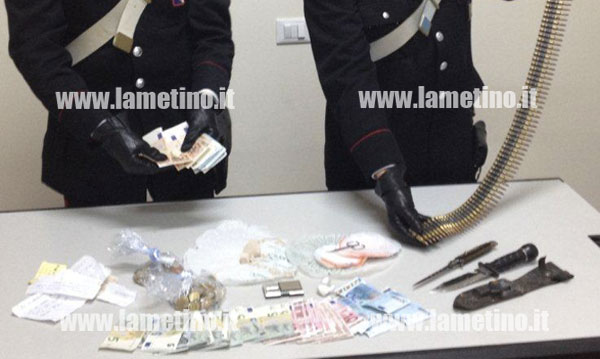 Calabria: Spacciavano eroina in casa, arrestati mamma e figlio 