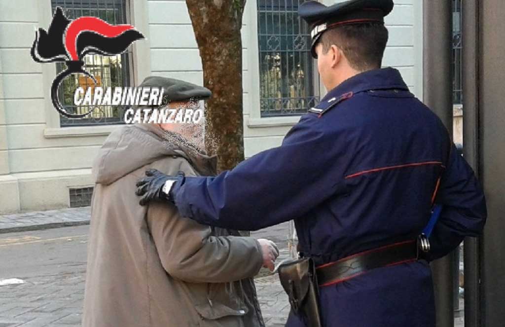 Aveva raggirato e derubato un anziano a Catanzaro, denunciata 38enne