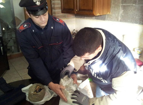 Calabria: Magazzino adibito a centrale della droga, due arresti a Crotone