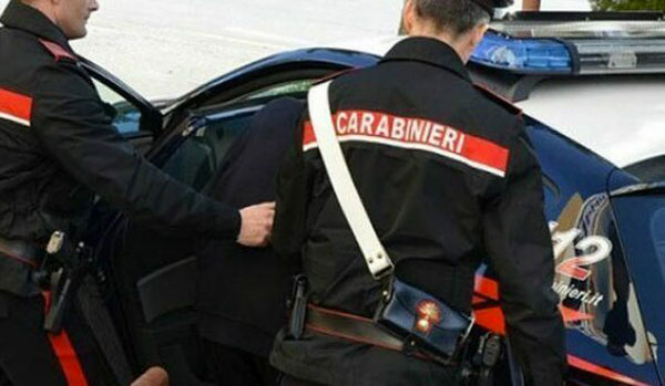 Ricettazione e violenza a pubblico ufficiale, arrestata coppia a Catanzaro