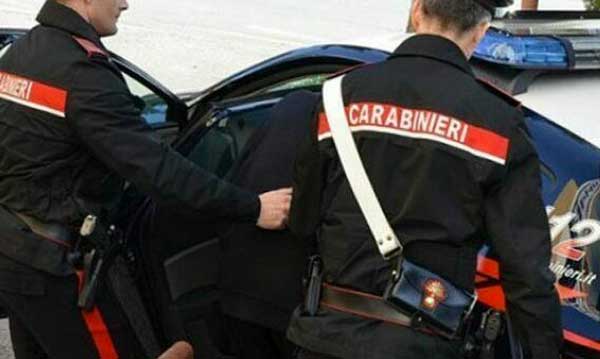 Tentato furto a self-service distributore carburante a Montepaone, arrestato 41enne