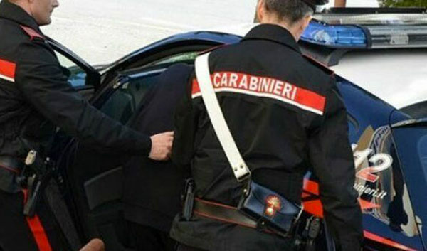 Lesioni, rapina e tentato sequestro di persona: tre arresti a Catanzaro per una violenta aggressione