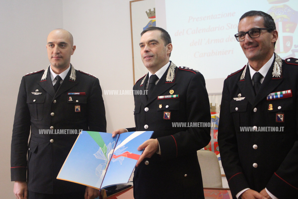 carabinieri-calendario-2017.jpg