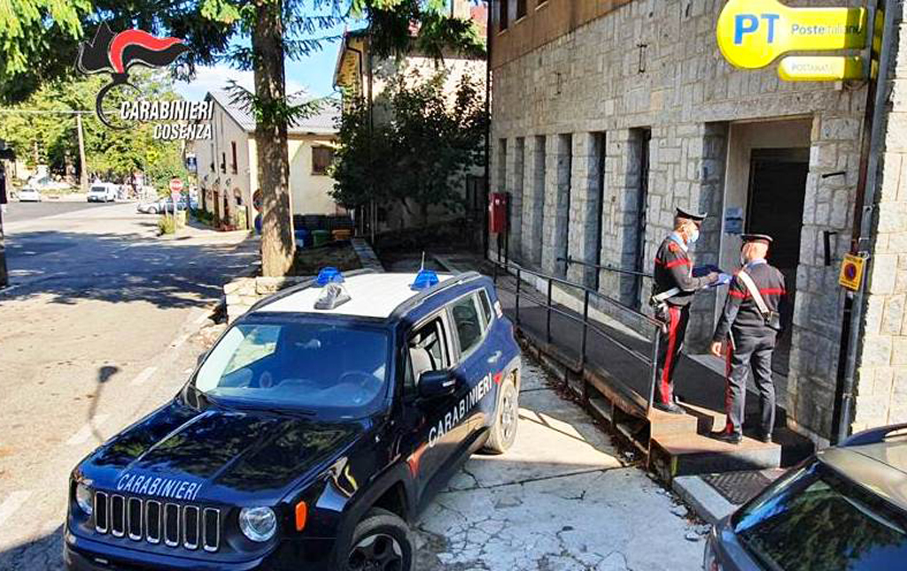 Incassava rimborsi Irpef sostituendosi ai destinatari, arrestato 43enne a Camigliatello Silano