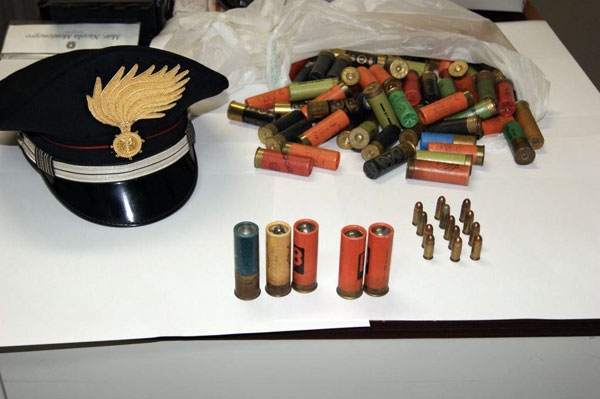 Calabria: Carabinieri ritrovano munizioni in un cespuglio a Conflenti