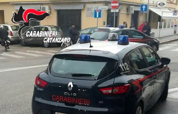 Sms di minacce alla moglie, arrestato 38enne a Catanzaro
