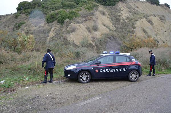 carabinieri-ciglio-strada--agguato.jpg