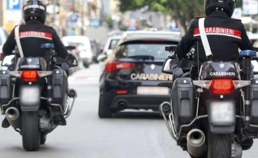 Controlli di fine agosto dei carabinieri su litorale Soveratese, sanzioni e arresti