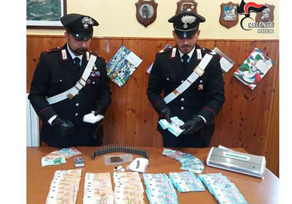 In casa con mezzo chilo di cocaina e munizioni, arrestato 40enne nel cosentino