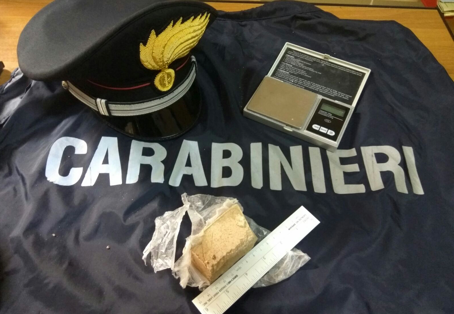 Sequestrati 100 grammi eroina a Crotone, 2 arresti