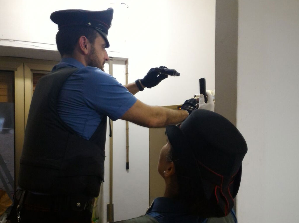 Pistola e munizioni in casa, arrestato 61enne a Crotone