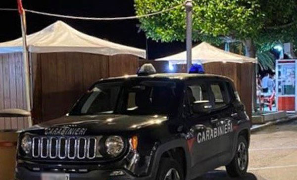 Assembramenti nel lido, disposta chiusura di un locale a Diamante