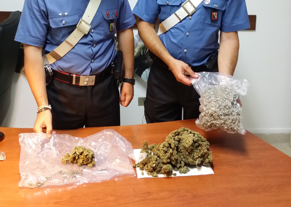 Calabria: Trasportavano un chilo di droga, arrestati due giovani 