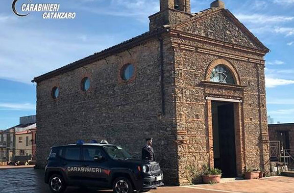 Trovato con droga dopo perquisizione, ai domiciliari 22enne di Girifalco