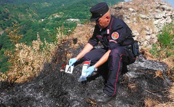 Avrebbe appiccato diversi incendi nel cosentino, arrestato 54enne