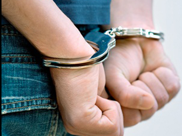 Aggredisce vicino di casa con accetta, arrestato 60enne nel cosentino