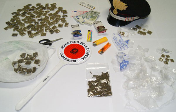 Trovati con marijuana e sequestrate armi, 3 arresti nel reggino