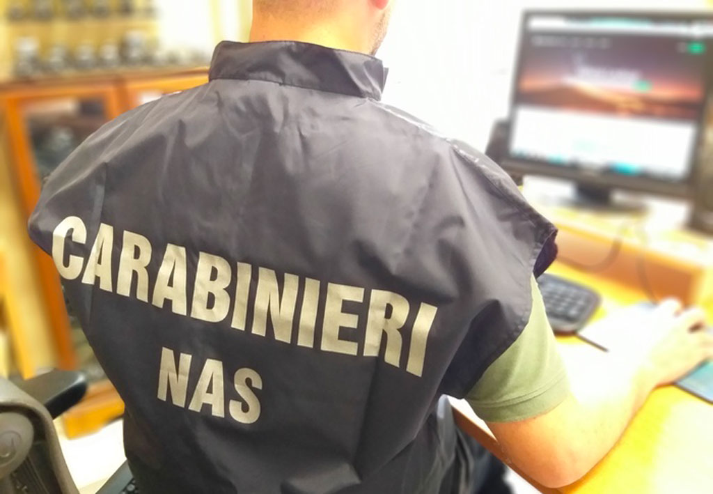Farmaci scaduti e locali sporchi, sequestrata casa di riposo a Reggio