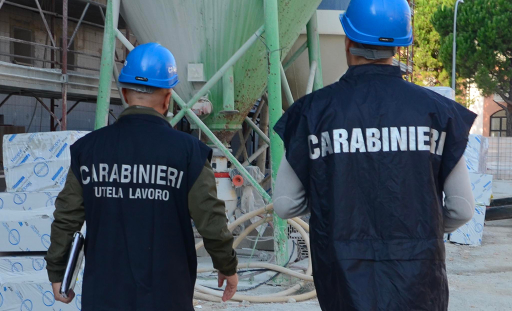 Irregolarità in un cantiere edile a Gasperina, Carabinieri fermano lavori: titolare rischia arresto