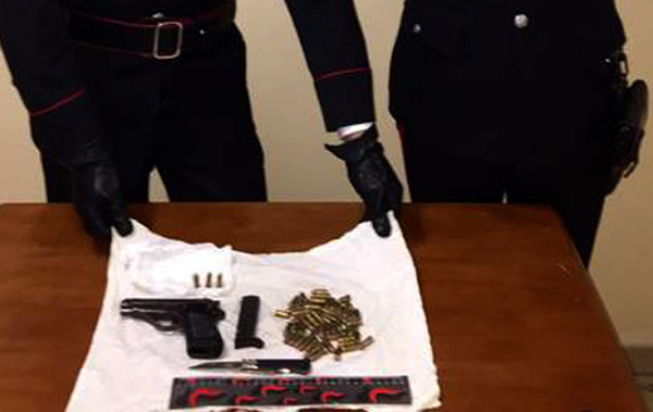 In auto con pistola clandestina, due arresti a Taurianova