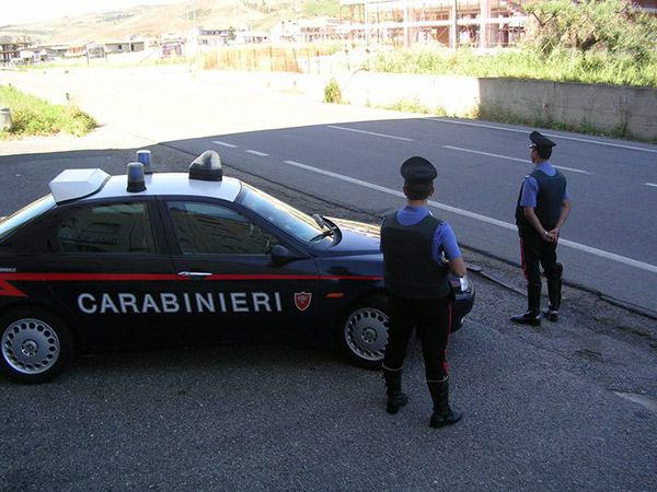 Tenta estorsione per restituire auto rubata, arrestato a Botricello
