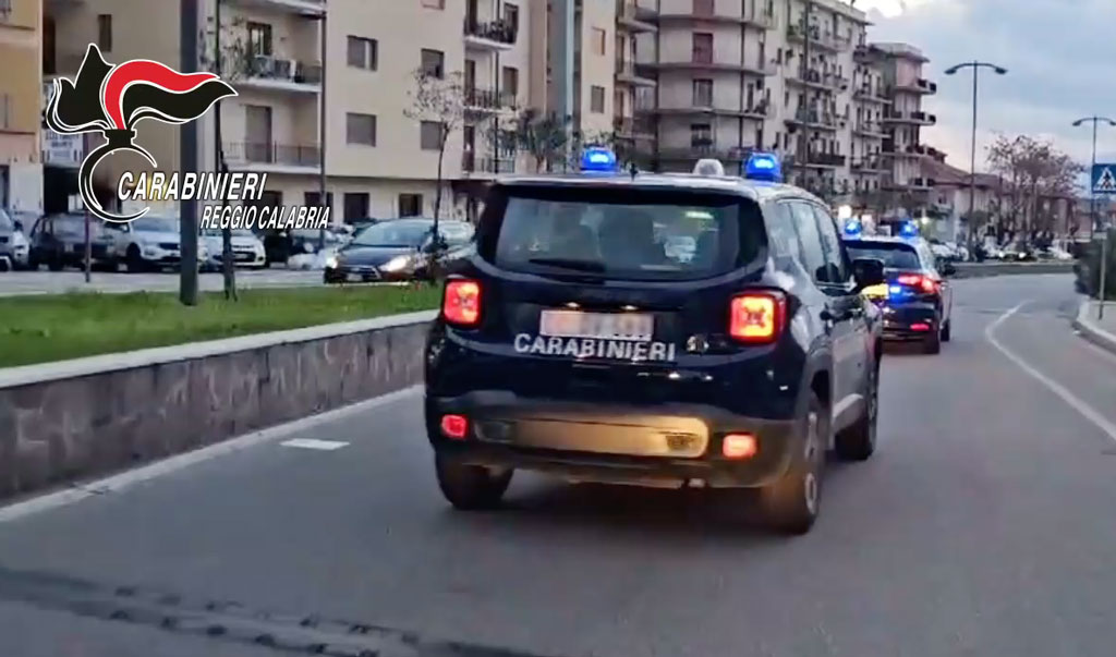 Operazione “Case popolari” a Reggio, pilotavano assegnazione immobili: 9 indagati e 11 appartamenti sequestrati