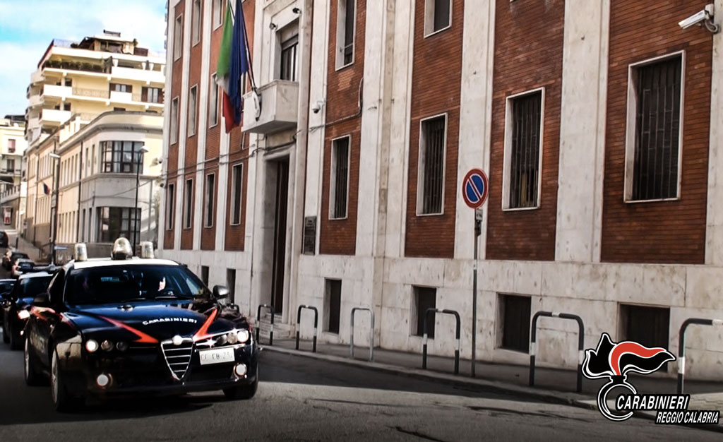Donna in crisi respiratoria salvata da Carabinieri a Reggio