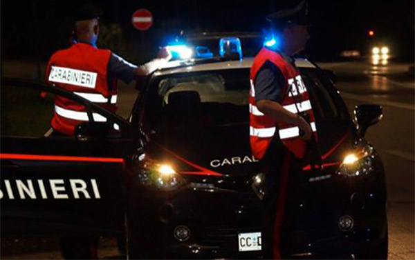 In giro per il paese armato di mannaia, arrestato 35enne nel vibonese