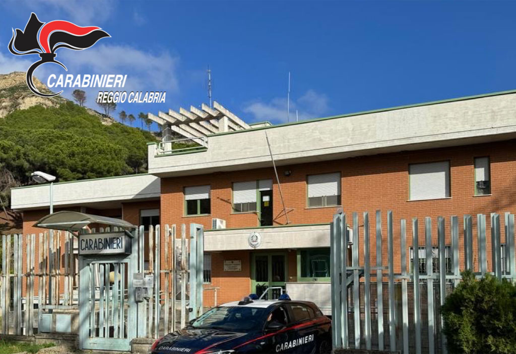Maltrattamenti e schiaffi a compagna e figlia 10 mesi in un paese del reggino, allontanato