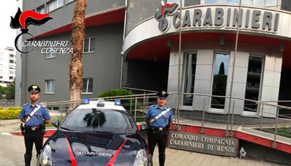 Intimidazione a ristorante di Rende, incendiato ingresso: avviate indagini