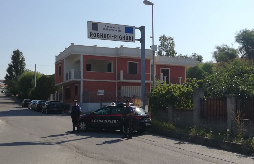 Violenze e maltrattamenti a moglie e figli, allontanamento da casa e divieto di avvicinamento per 54enne di Roghudi