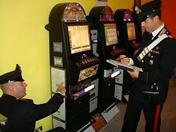Controlli carabinieri di Cosenza su gioco d’azzardo, sanzioni e sequestri