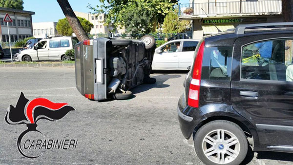 Sperona auto cognato e la fa ribaltare, arrestato a Reggio Calabria 