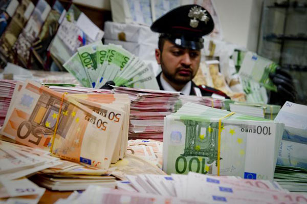 Avevano in casa denaro e titoli per 1,5 milioni, denunciati tre fratelli nel reggino