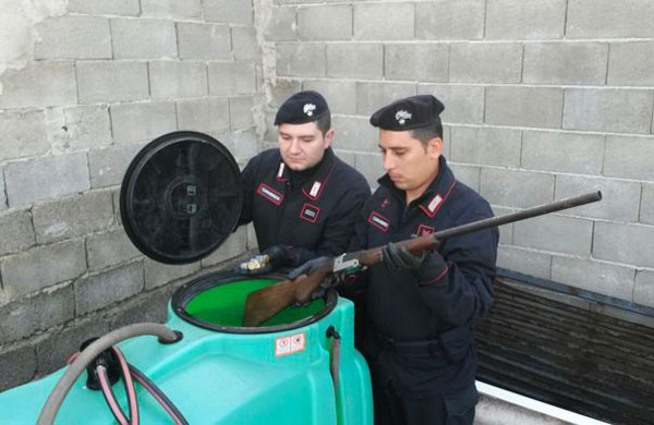 Nascondeva fucile in una cisterna per l'acqua, arrestato a Crotone