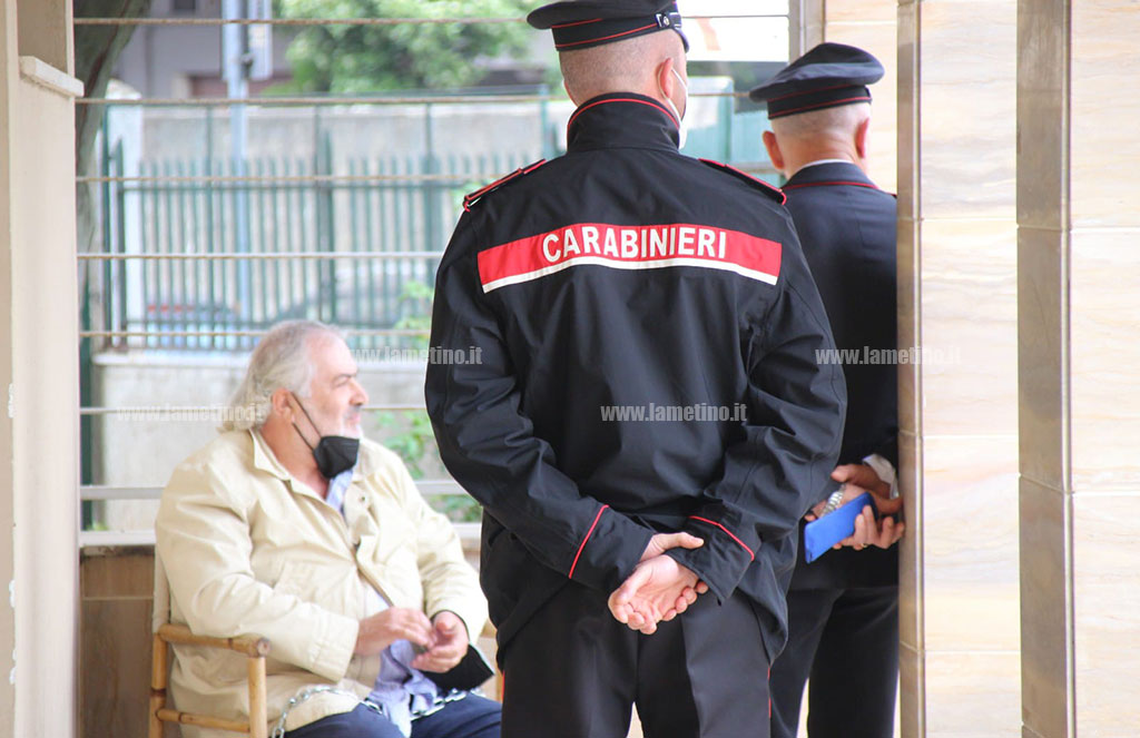 carabinieri-uomo-si-incatena22_e916e.jpg