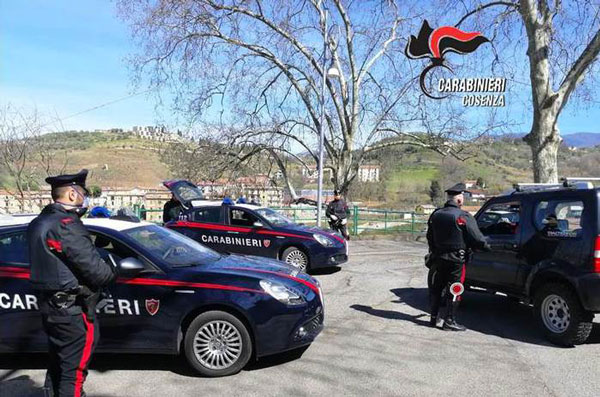 Uccide fratello travolgendolo con l'auto a Mongrassano, fermato
