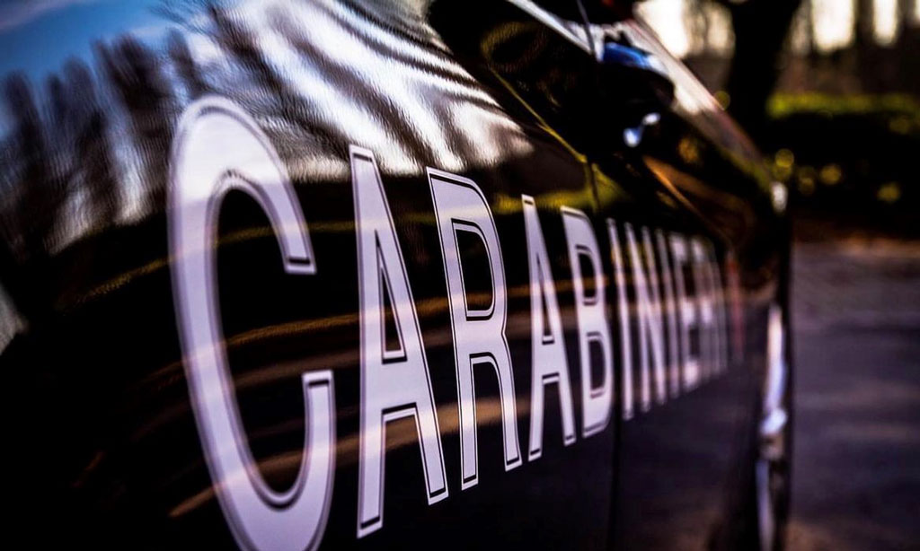 Non si ferma all’alt e cerca di investire un carabiniere: arrestato giovane nel Crotonese