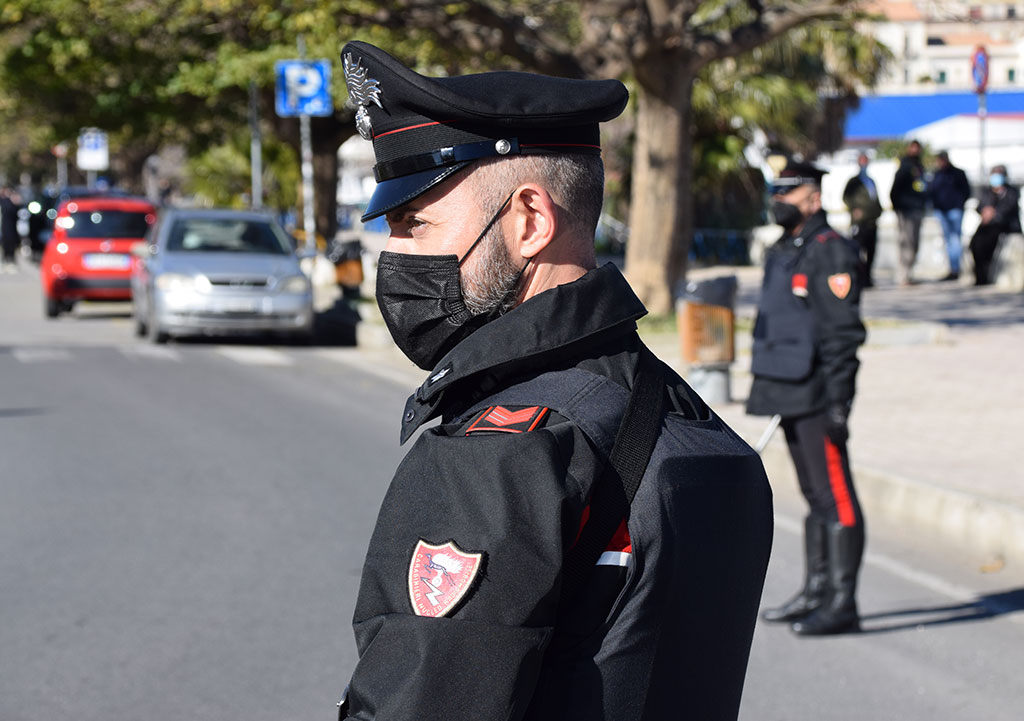Sventata a Soverato truffa dello specchietto, due denunce