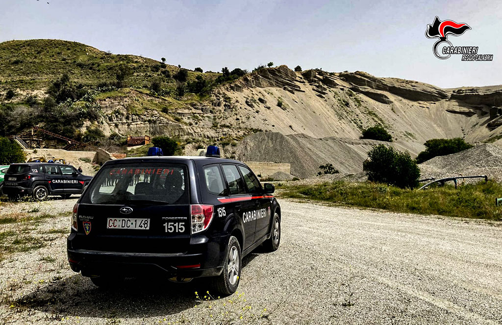 'Ndrangheta, sfruttavano cava confiscata: 3 denunce nel Reggino