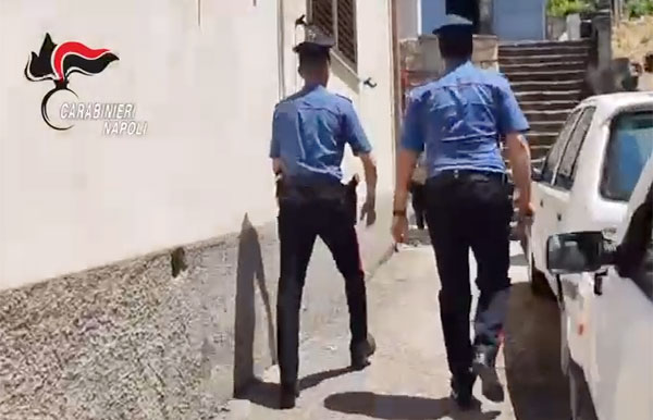 Famiglia di Paola in fuga da padre e marito violento, per anni madre e figli vittime di abusi sessuali e botte