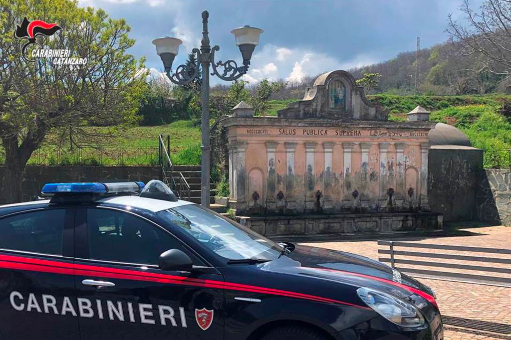 Scoperti due lavoratori irregolari, sospesa l'attività di un cantiere a Girifalco