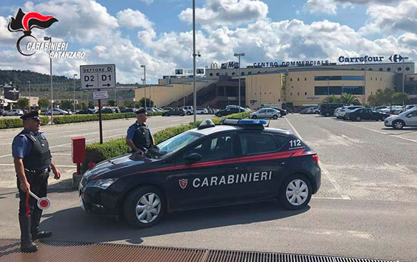 Furti di abbigliamento al Centro commerciale a Maida, scoperti 4 giovani lametini
