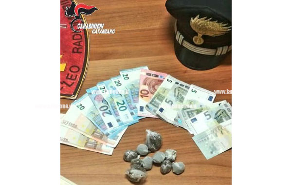 Lamezia: evasione dai domiciliari e detenzione stupefacente, due arresti