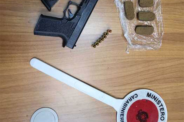 carabinieri_sequestrano_pistola_04.01.2023_95da4.jpg