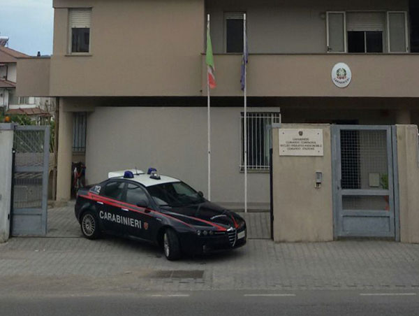 Calci e pugni a moglie e figlio minorenne, arrestato 37enne a Platania
